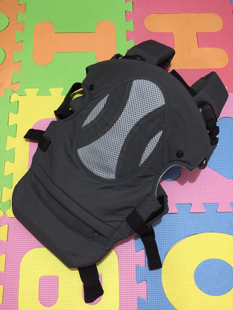Picolo Carrier (Category: Carriers & Slings) located in Meycauayan. Submitted by preloved_items_j (Listing ID 235416293, Image 1). Description: The box was disposed but the product was only tried but not really used by my baby at all because she was resisting to be sitted inside the carrier. No dirt and no flaws. Very convenient to use and safe *with removable plastic board for back support Picolo Carrier for 0 to 1 y/o.
