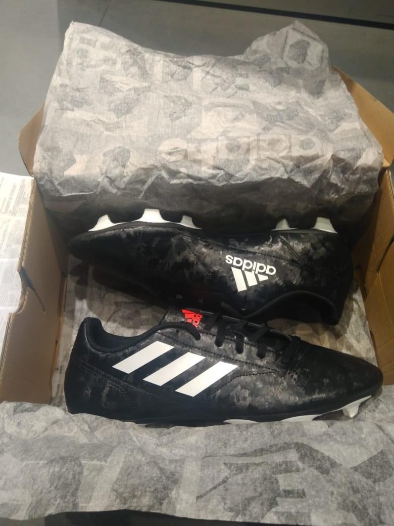 foto sepatu bola adidas ori