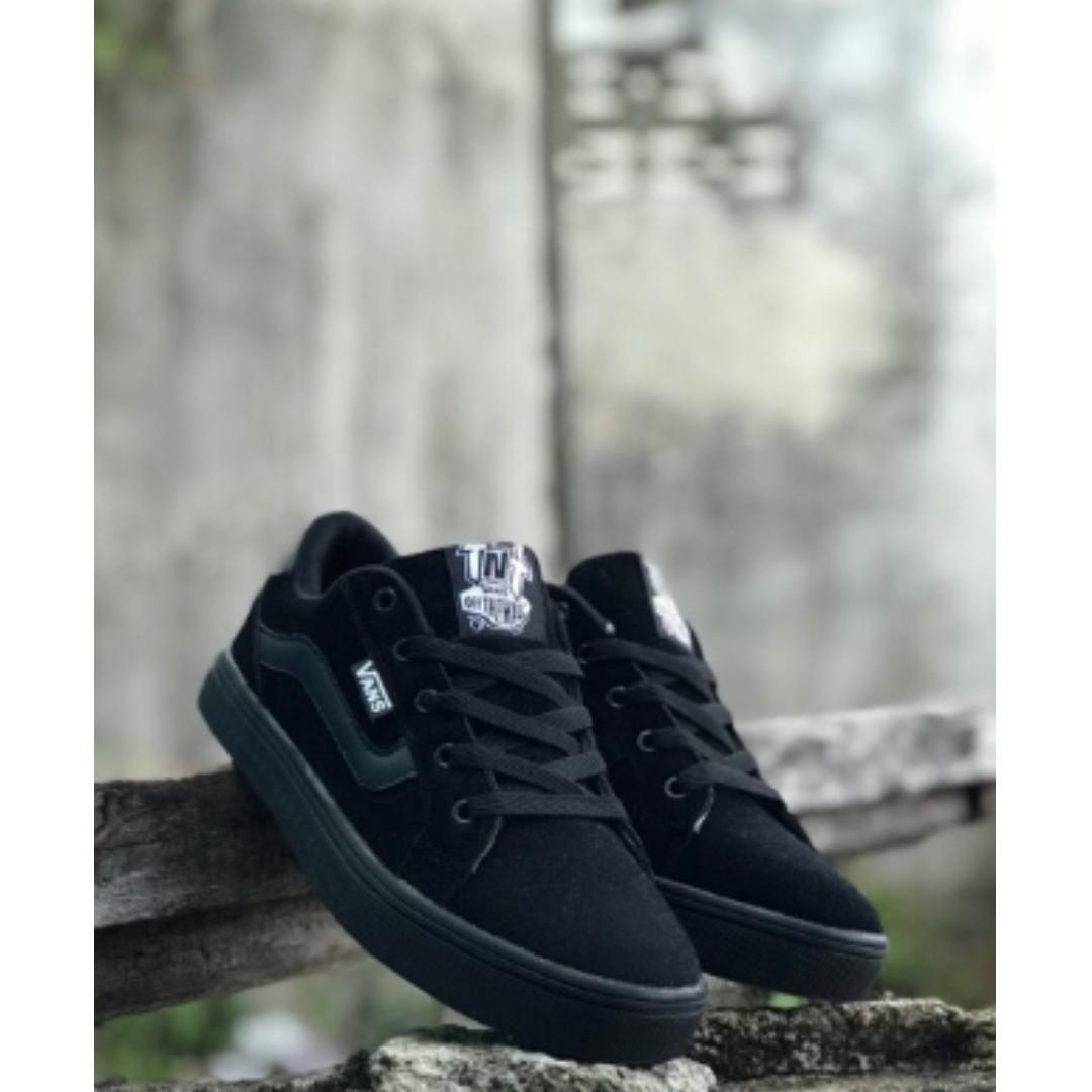 VANS TNT ALL BLACK VANS OLD SKOOL 2.0 JuneToGo Mgag101 Carouselland