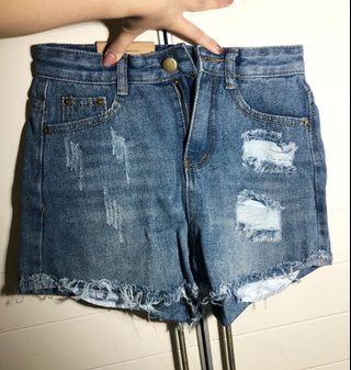 Short Ripped Jeans (new)