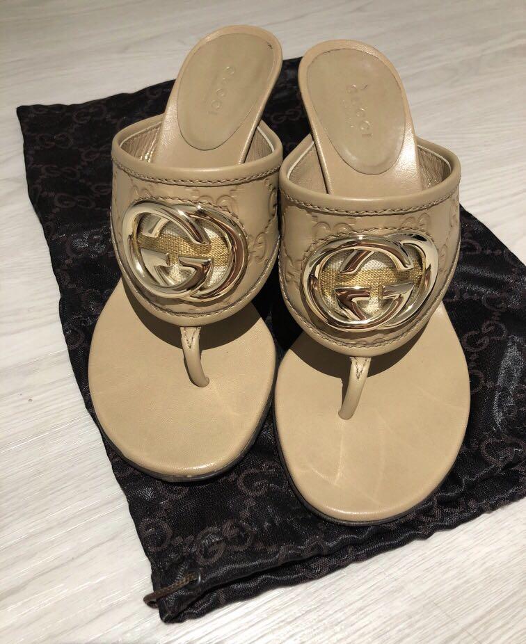 Gold gucci sale flip flops