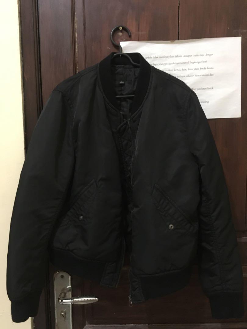 Bomber Jacket Uniqlo Fesyen Wanita Pakaian Wanita Baju Luaran Di Carousell