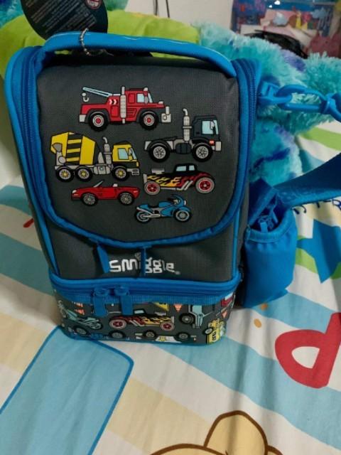 smiggle lunch box for boys