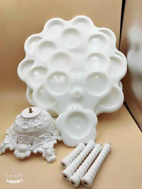 Cupcake stand (Category: Bakeware) located in Quezon City. Submitted by rigelsfashiononline (Listing ID 235581081, Image 3). Description: .