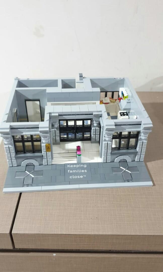 Exclusive Rare Lego Modular Set Ronald McDonald House