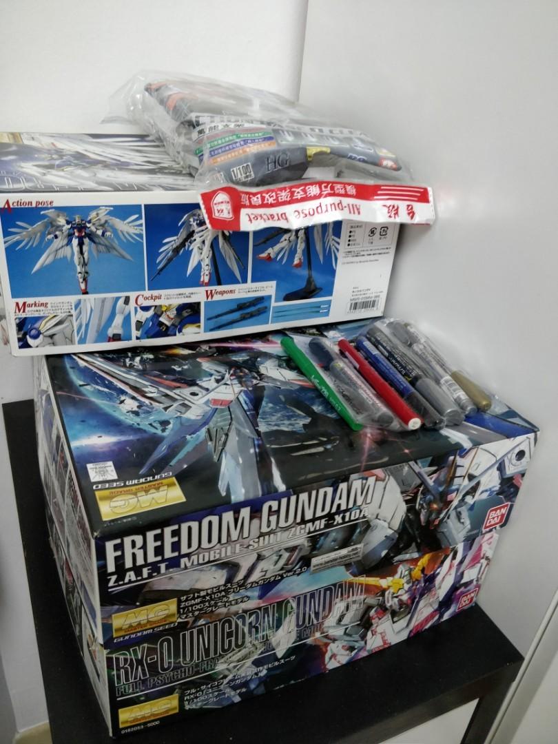 Gundam Acrylic Display Case with LED, Hobbies & Toys, Collectibles