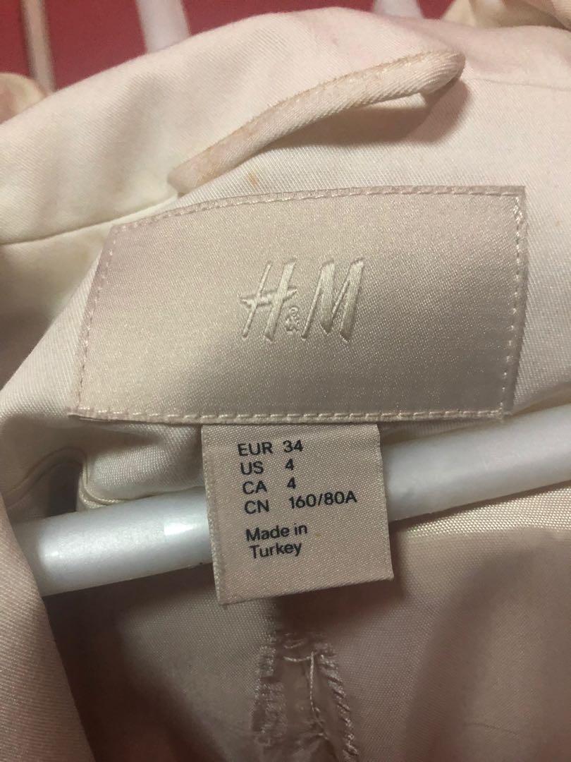H&M White Blazer (with closet stain) (Category: Coats, Jackets and Outerwear) located in Quezon City. Submitted by stsiazon (Listing ID 235635893, Image 3). Description: ✔️ Fits xs to s ✔️ With closet stain from storage. Can be washed ✔️ Guaranteed authentic ✔️ All first-hand use ✔️ Price indicated is the final price ✔️ Buyer absorbs shipping fee via DPX or LBC express (no other courier available) ✔️ Minimum of 500.00 purchase for meet-up at SM N