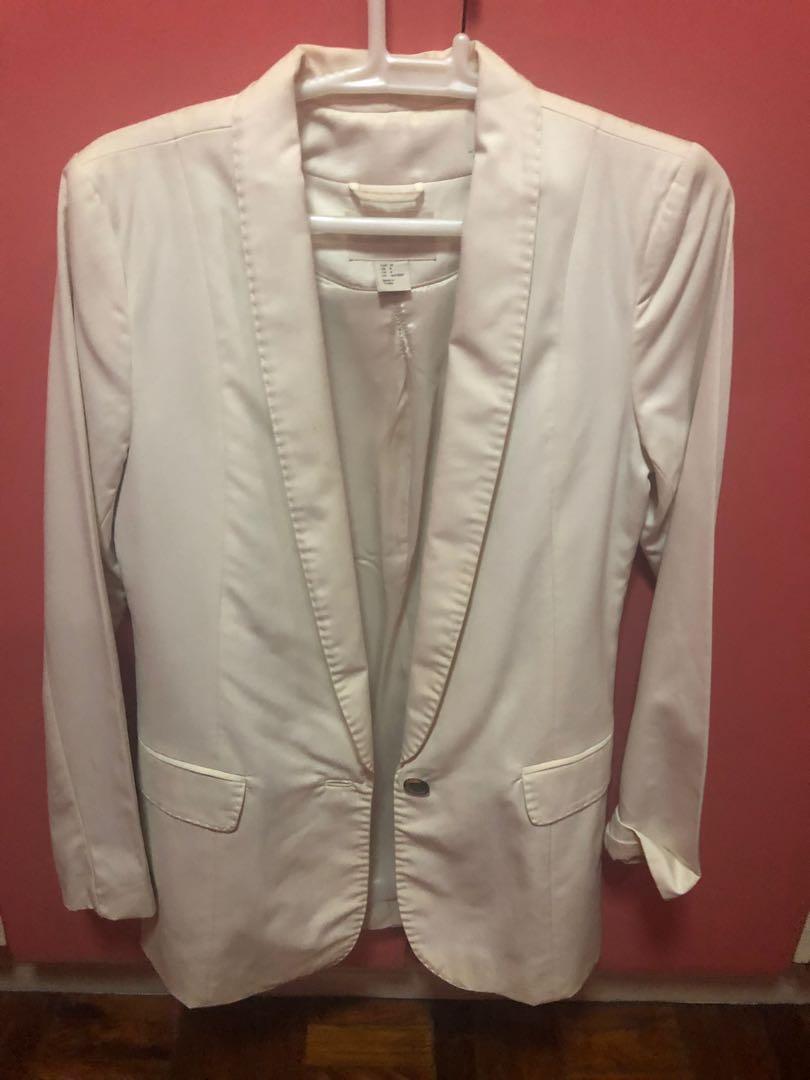 H&M White Blazer (with closet stain) (Category: Coats, Jackets and Outerwear) located in Quezon City. Submitted by stsiazon (Listing ID 235635893, Image 1). Description: ✔️ Fits xs to s ✔️ With closet stain from storage. Can be washed ✔️ Guaranteed authentic ✔️ All first-hand use ✔️ Price indicated is the final price ✔️ Buyer absorbs shipping fee via DPX or LBC express (no other courier available) ✔️ Minimum of 500.00 purchase for meet-up at SM N