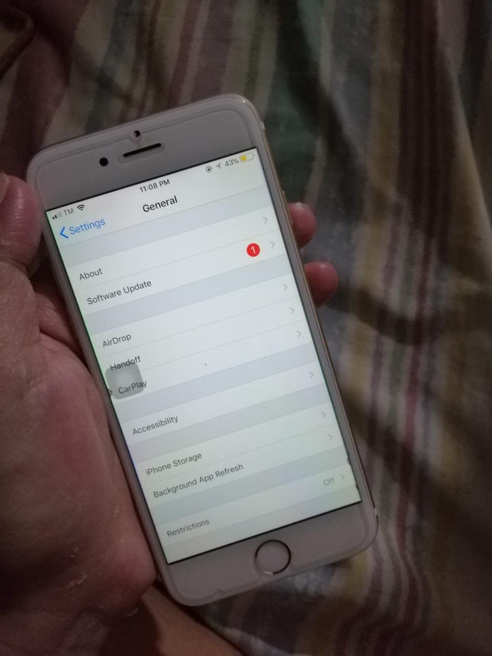 Iphone 6 128gb (Category: iPhone 6 Series) located in Makati City. Submitted by aleeli (Listing ID 235647611, Image 2). Description: Hi I’m selling iphone 6 128gb Gpp unlocked In very good condition No fingerprint lang Kakapalit lang ng battery original from spex Walang gasgas Price still nego. With free original lumee case.