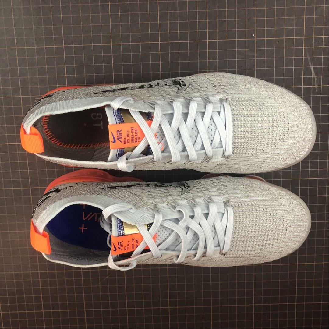 Moon store landing vapormax