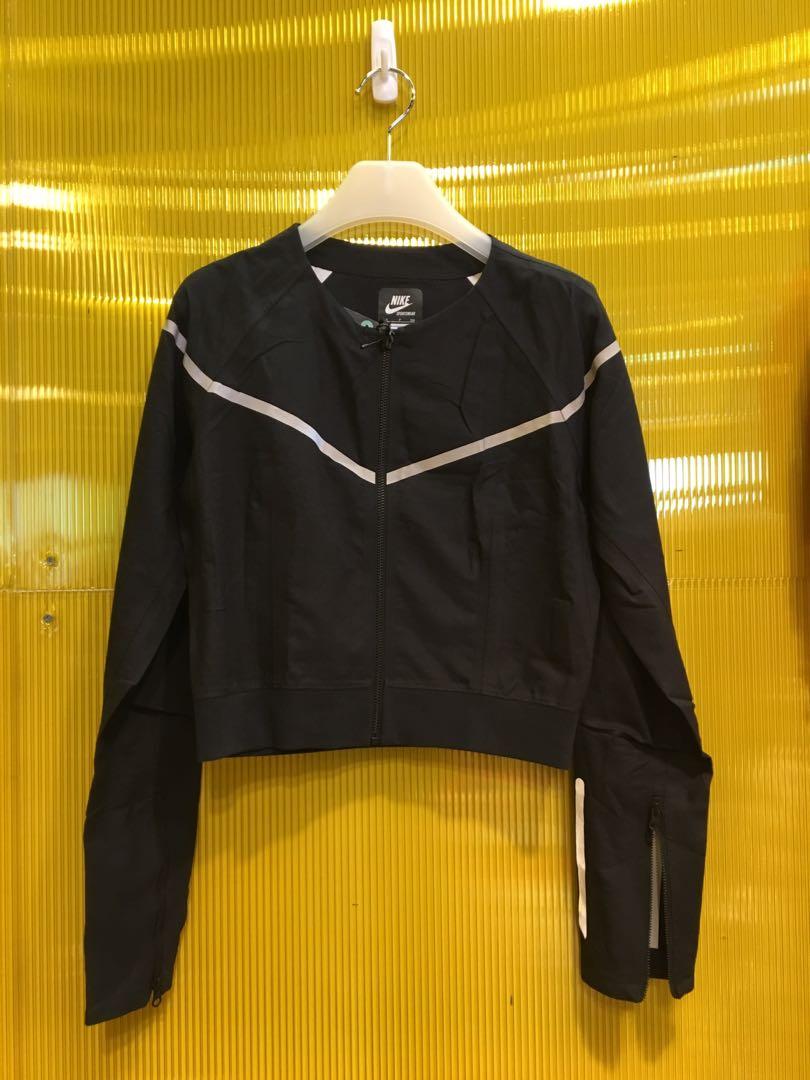 nike cropped windbreaker