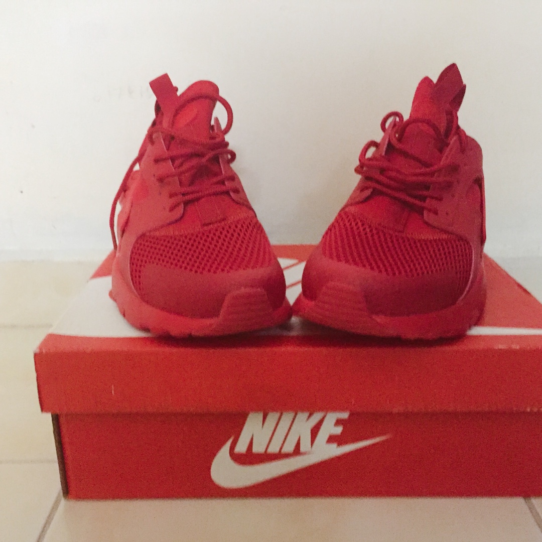 nike red colour shoes