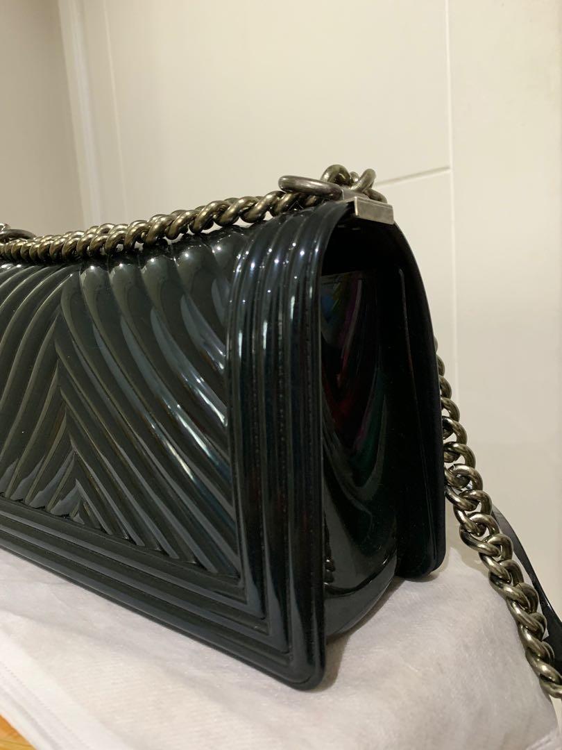 TOYBOY jelly handbag is spoofing on CHANEL handbag. TOYBOY has been warmly  welcomed by ladies for its gentle and elega…