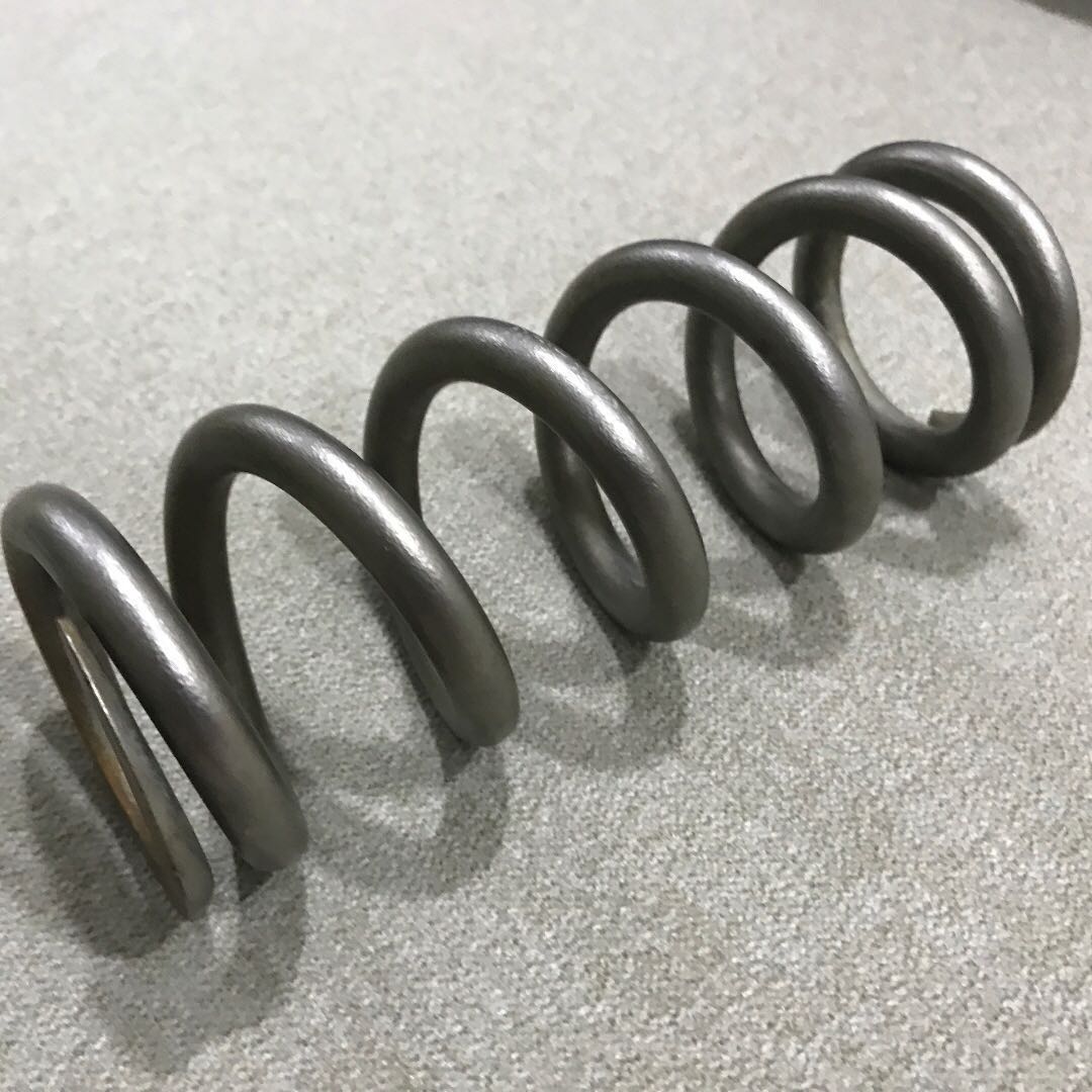Titanium Coil Spring; 300lbs x 2.5, Sports Equipment, Bicycles & Parts