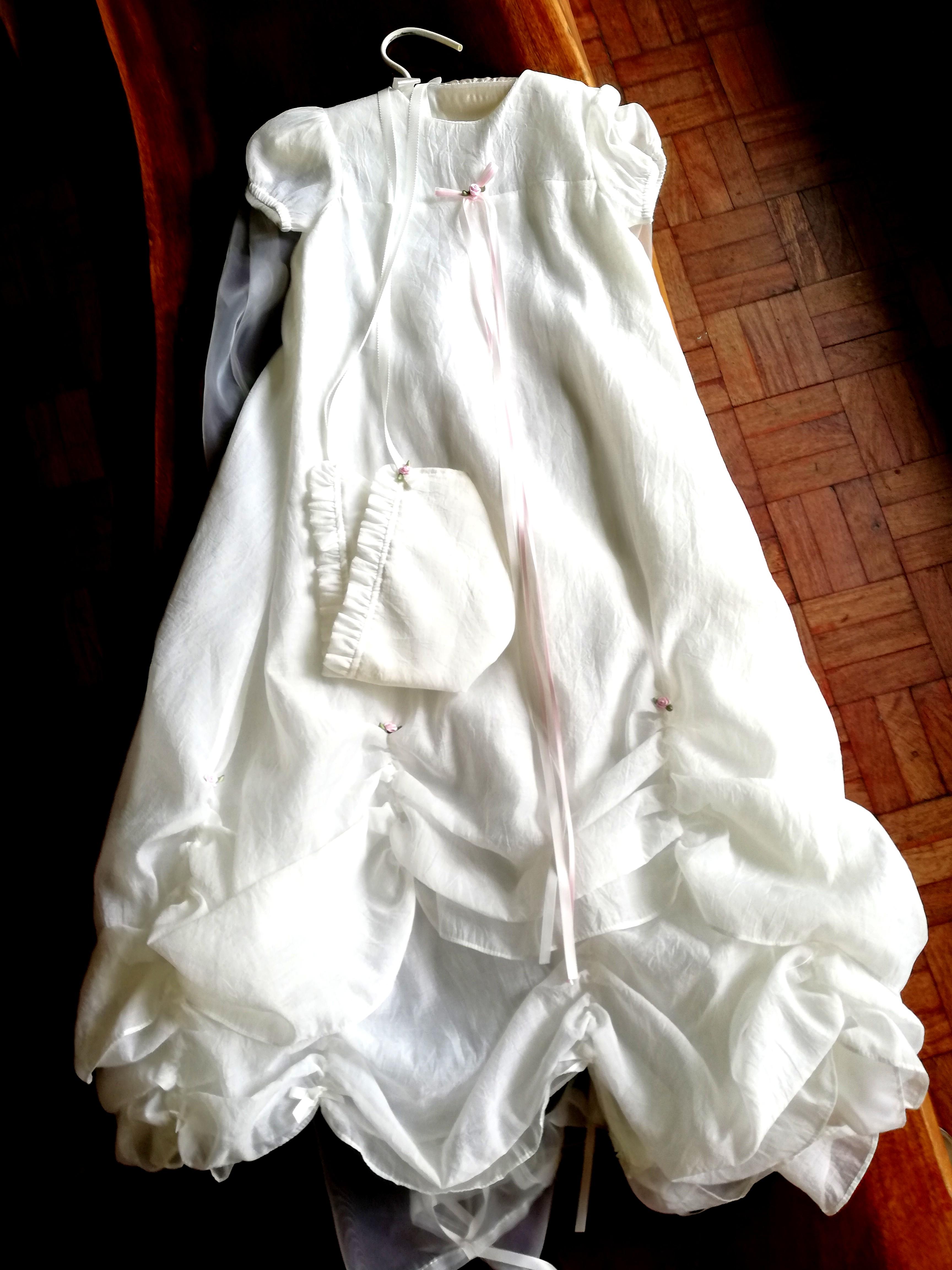 Trajecitos de bebe christening gown with hat (Category: Babies & Kids Fashion) located in Bacolod City. Submitted by mmmmm888 (Listing ID 235528407, Image 1). Description: Beautiful long christening gown with hat Like new, used for only a few minutes.