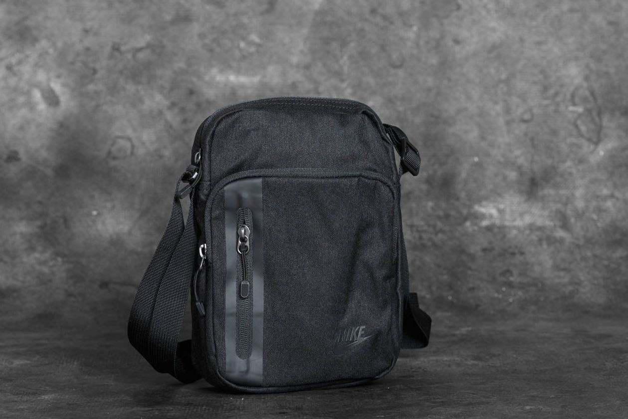 Nike small items bag discount black