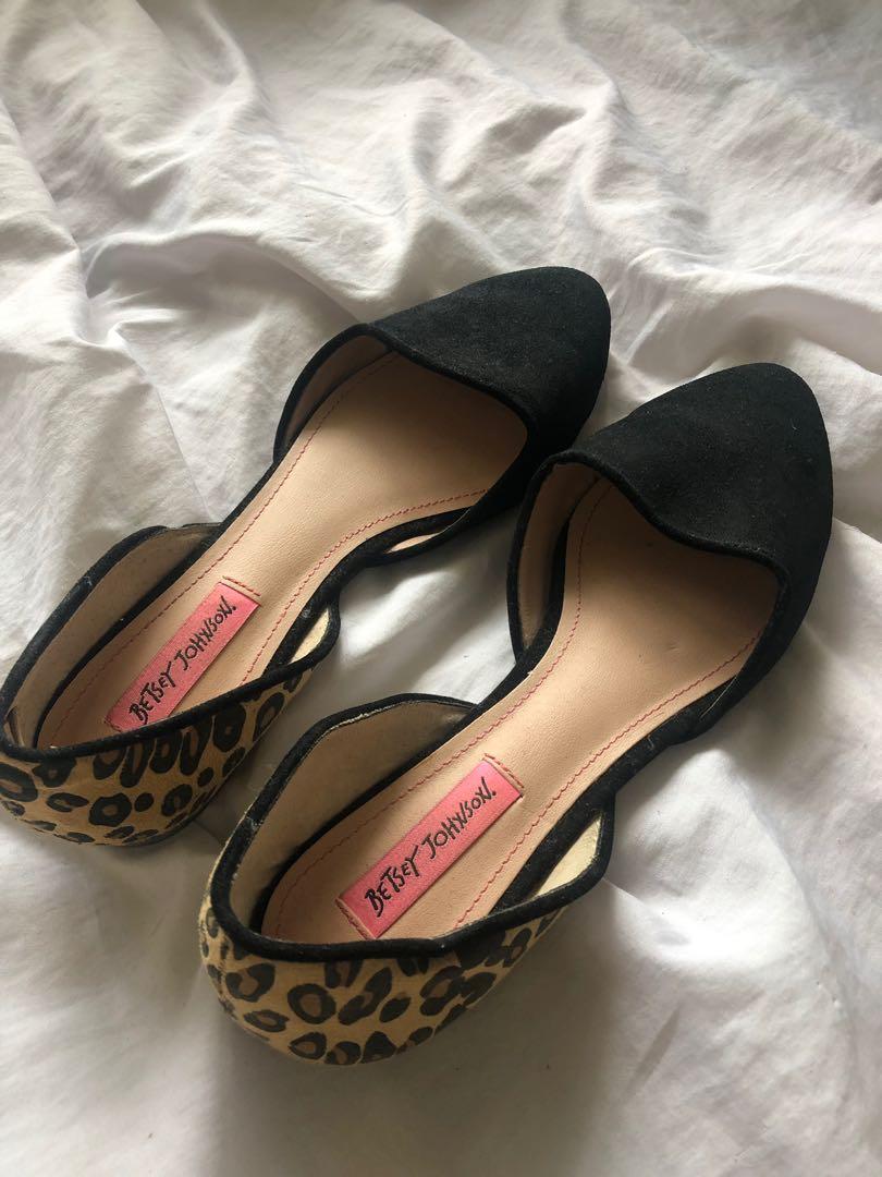 betsey johnson flat sandals