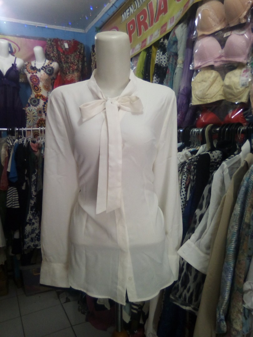 Blues Maison De Roem Fesyen Wanita Pakaian Wanita Atasan On Carousell