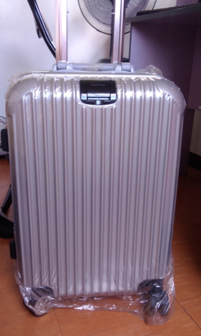 zipperless luggage