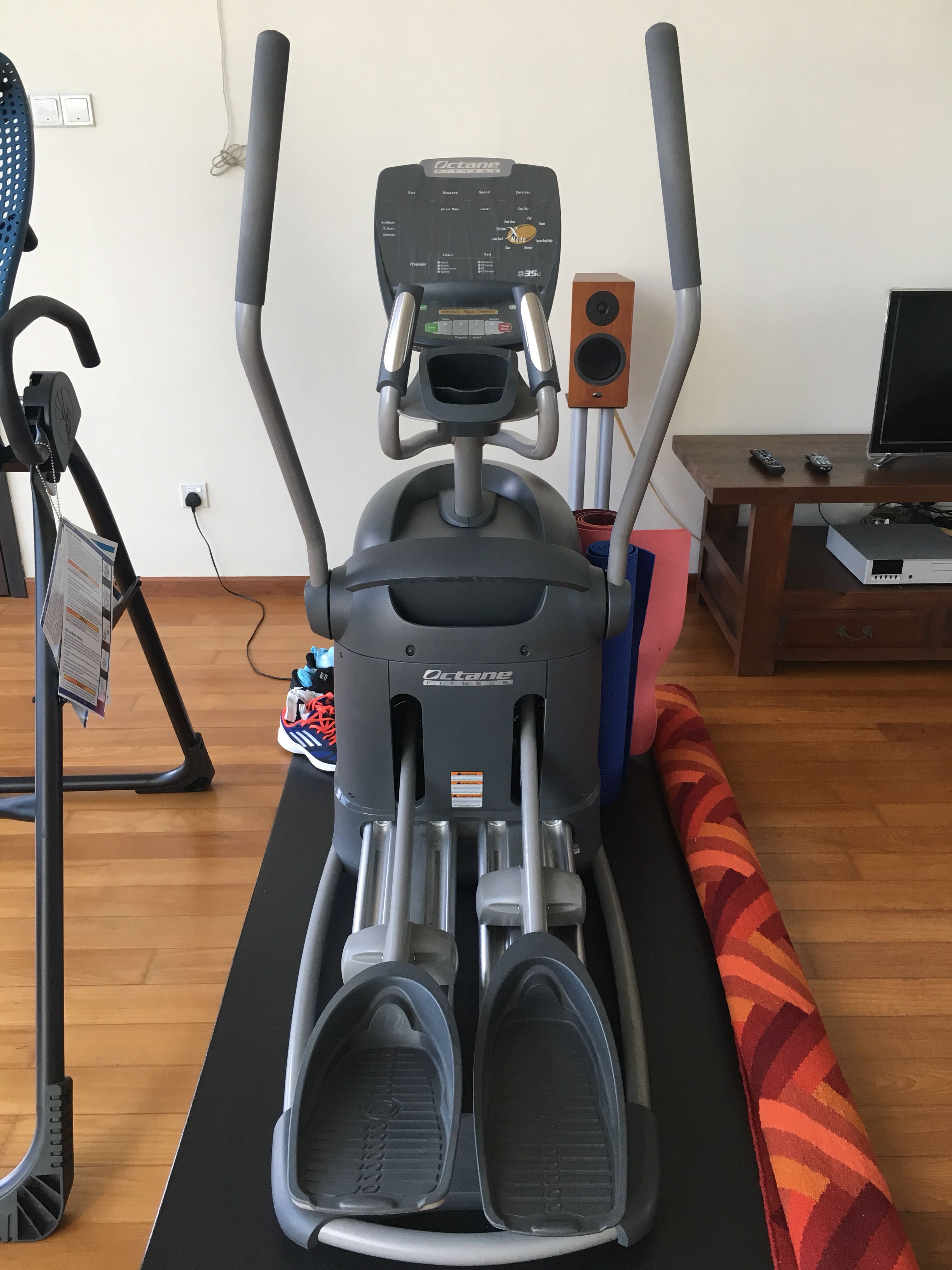 Octane Q35 Elliptical Trainer, Sports Equipment, Exercise & Fitness