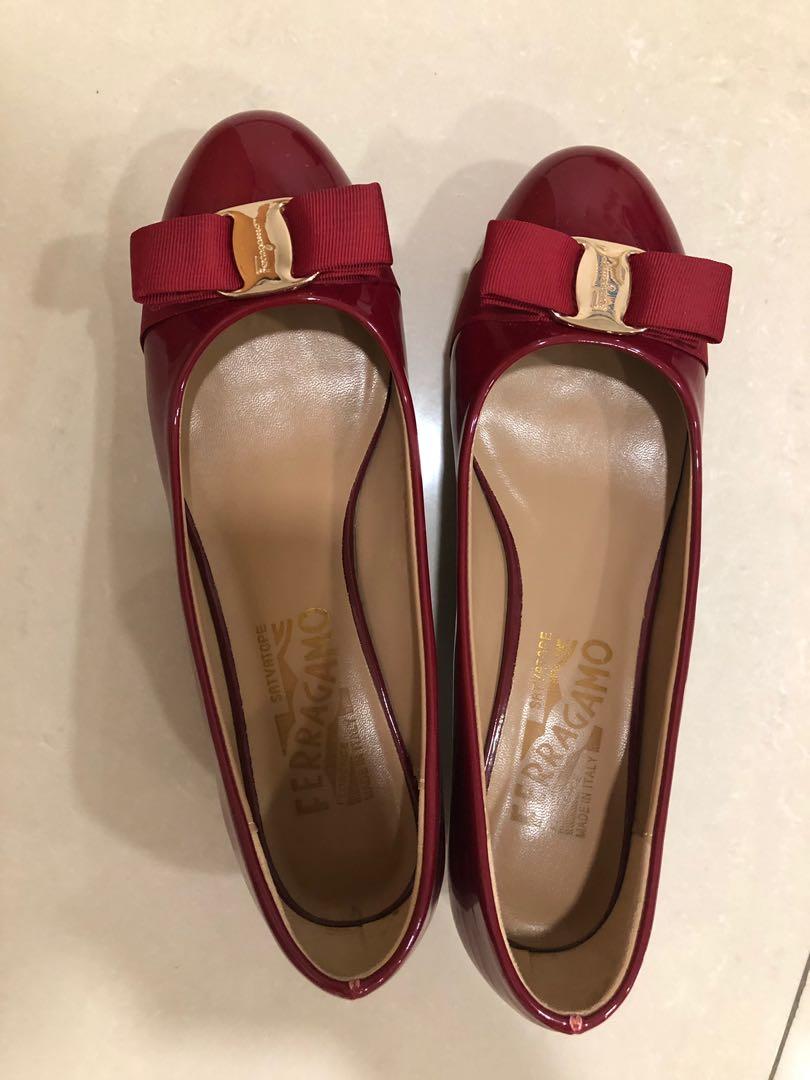 maroon short heels