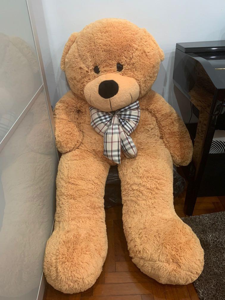 the giant teddy bears