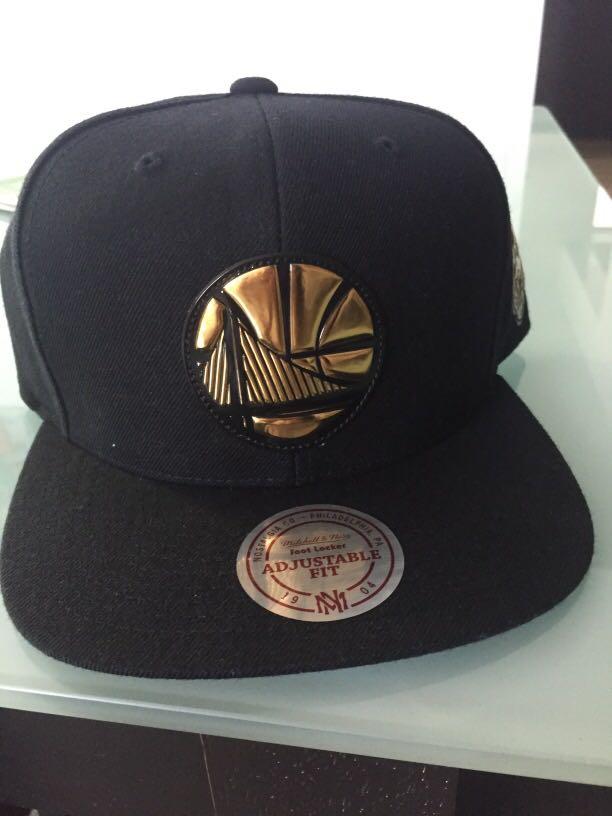 Golden state Warriors hat with 6 time 