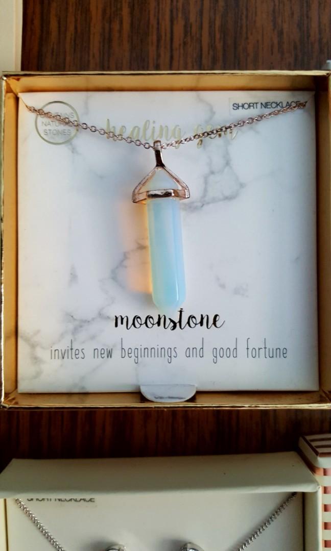 Lovisa moonstone necklace hotsell