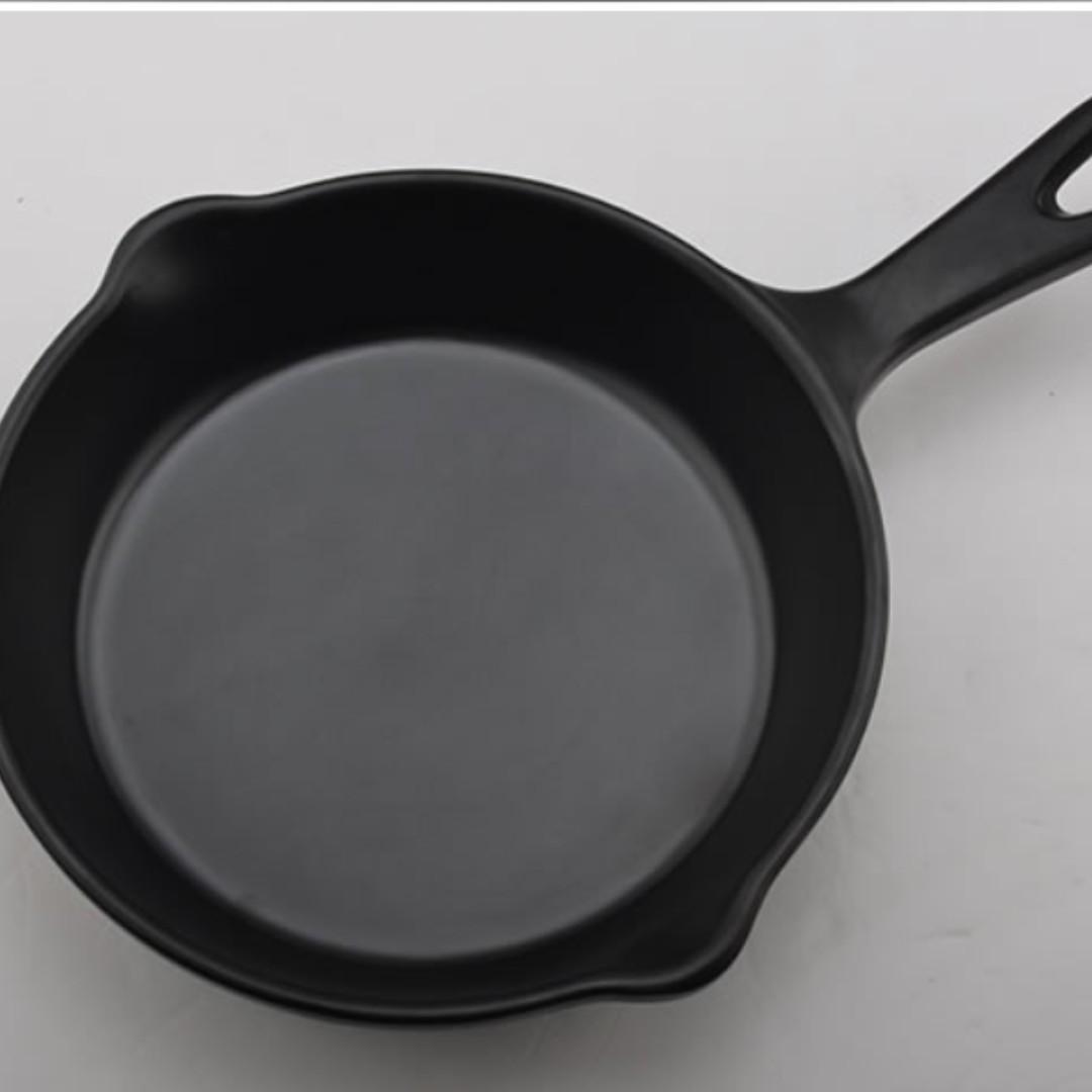 Melamine Skillet Pan (Category: Cookware & Accessories) located in Manila. Submitted by trustradeglobal (Listing ID 235740273, Image 1). Description: Melamine wares are known to be durable and resistant to breakage. This is a great alternative to cast iron skillets, as it is lightweight and could also be used for seriving food. "-made with durable melamine material -microwave oven safe -lightweight -double spout for easy pouring We Also Deliver/S