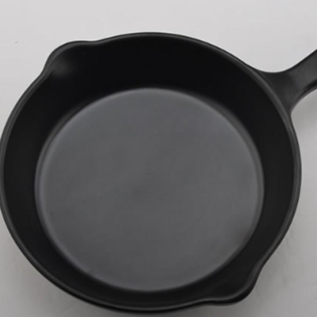 Melamine Skillet Pan (Category: Cookware & Accessories) located in Manila. Submitted by trustradeglobal (Listing ID 235740273, Image 3). Description: Melamine wares are known to be durable and resistant to breakage. This is a great alternative to cast iron skillets, as it is lightweight and could also be used for seriving food. "-made with durable melamine material -microwave oven safe -lightweight -double spout for easy pouring We Also Deliver/S