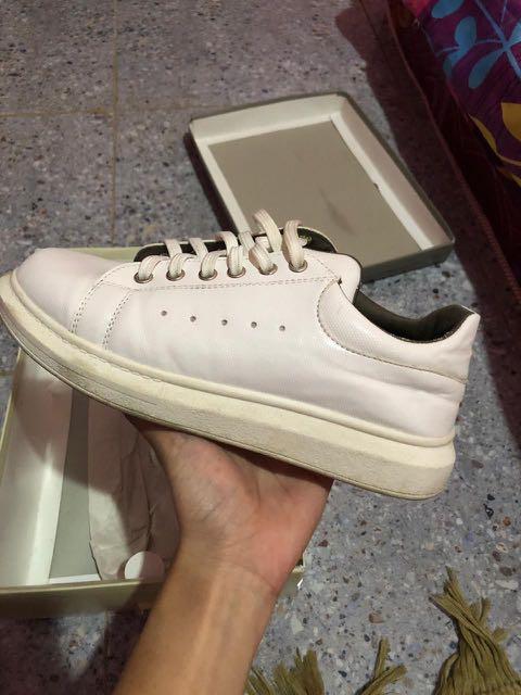 Sneakers Elizabeth White Fesyen Pria Sepatu Sneakers Di Carousell