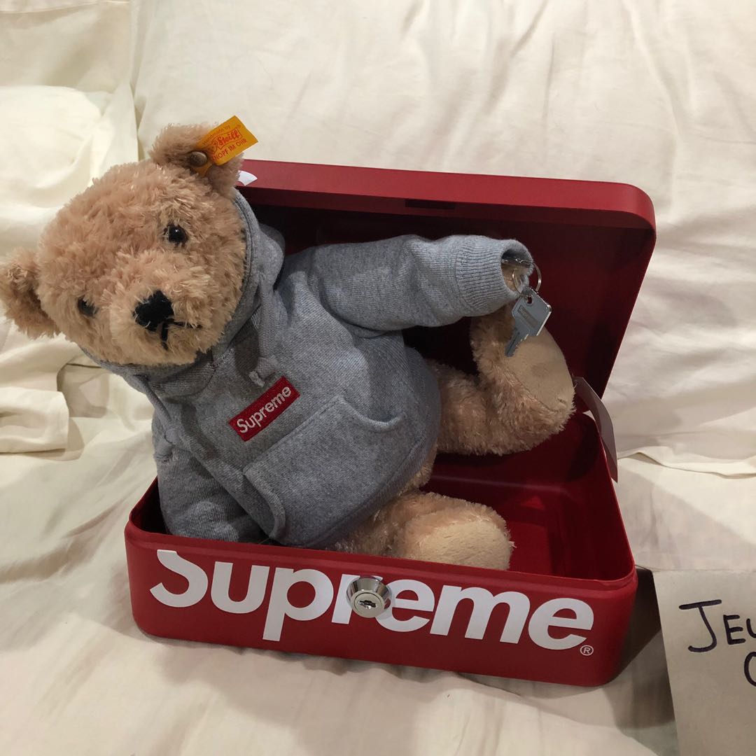 Supreme x steiff shop teddy bear