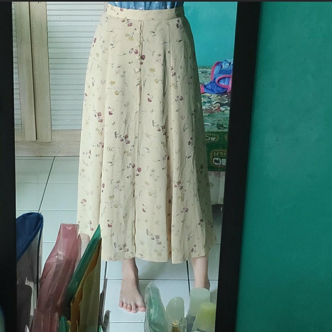 Vintage Skirt Rok Bunga Vintage Rok Panjang Bunga Vintage Flower Skirt Rok Jadul Thrifting Thrift Shop Fesyen Wanita Pakaian Wanita Gaun Rok Di Carousell