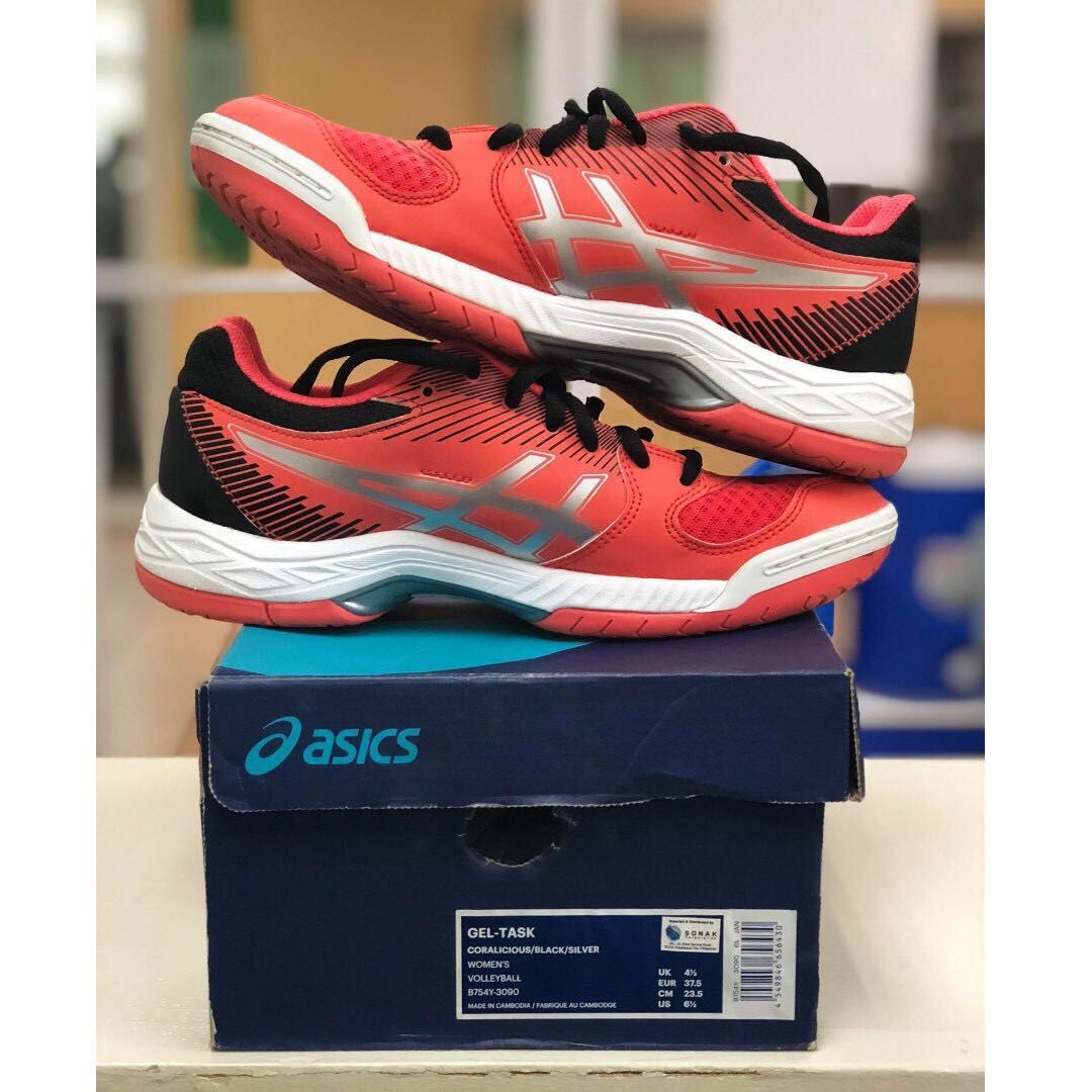 Asics Volleyball Shoes , Women's Fashion, Footwear, Sneakers on Carousell
