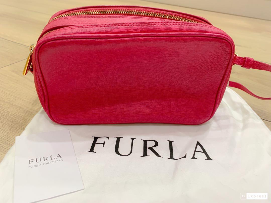 Furla double zipped camera bag (Category: Luxury Bags & Wallets) located in Quezon City. Submitted by starg888 (Listing ID 235878859, Image 2). Description: Furla double zipped camera bag With care card and dustbag .