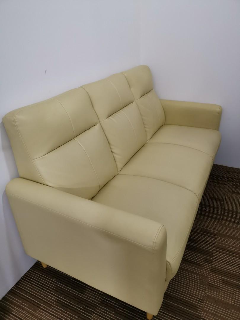Sofa (Category: Sofas) located in Singapore. Submitted by vincent_88 (Listing ID 235968567, Image 3). Description: Sofa is well maintained. Self Collection at Ubi Road 1 Block 3014.