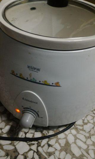 Slow cooker