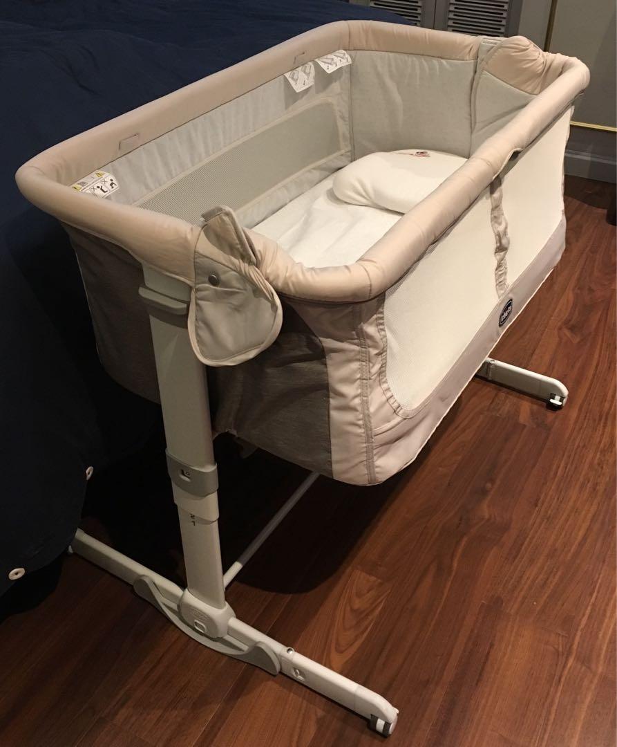 chicco baby cot next to me