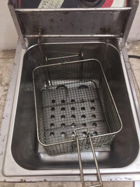 Electric Deep Fryer (Category: Bakeware) located in Paranaque City. Submitted by princessbuttercup (Listing ID 236074271, Image 2). Description: Electric deep fryer for sale, used for food cart. Php 2,000.