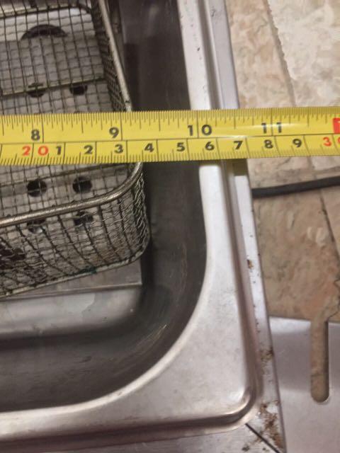 Electric Deep Fryer (Category: Bakeware) located in Paranaque City. Submitted by princessbuttercup (Listing ID 236074271, Image 3). Description: Electric deep fryer for sale, used for food cart. Php 2,000.