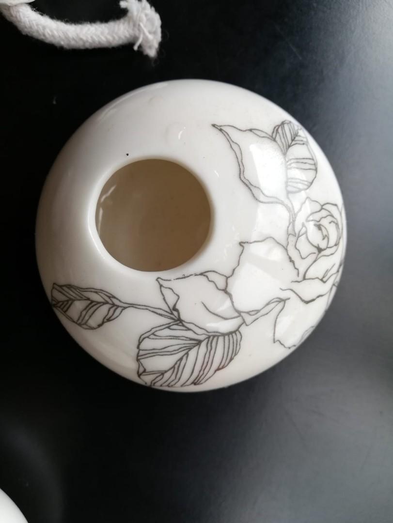 Essential oil diffusers (Category: Air Conditioners & Heating) located in Singapore. Submitted by jillianng (Listing ID 236029858, Image 3). Description: 4 essential oil diffusers, 3 unused and 1 used once only. $10 for all 4..
