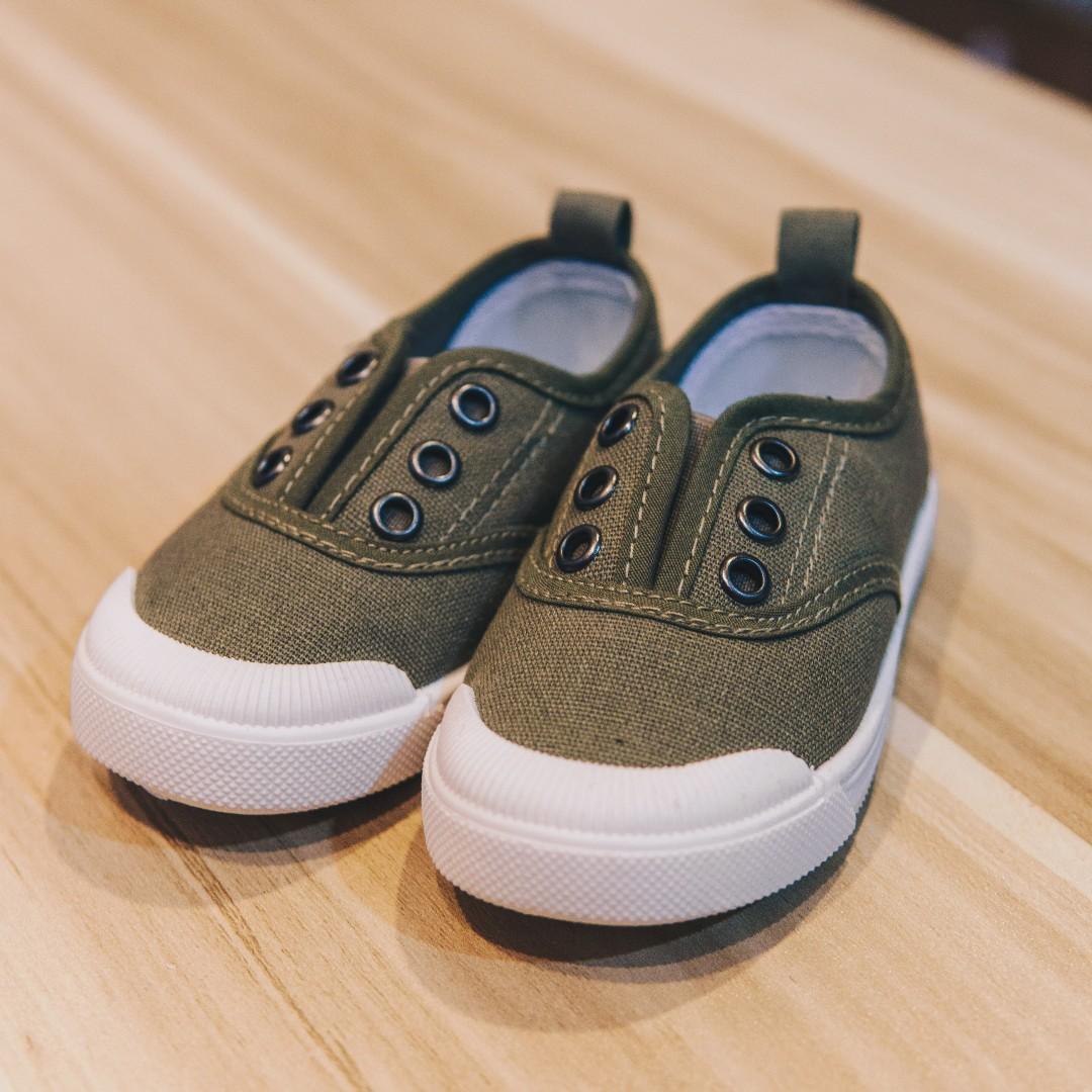 olive green canvas shoes