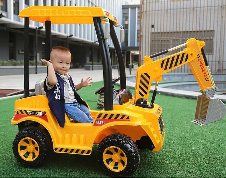 Kiddie ride on Backhoe remote control electric toy Hobbies Toys