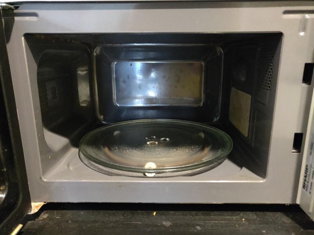 Microwave (Category: Ovens & Toasters) located in Kuala Lumpur. Submitted by swatkat (Listing ID 236108985, Image 3). Description: Used in very good condition. Moving out sale. AVAILABLE FROM 8th July. Full specs here: https://www.harveynorman.com.my/home-appliances/kitchen-appliances-en/microwave-ovens-en/sharp-20l-microwave-oven.html.