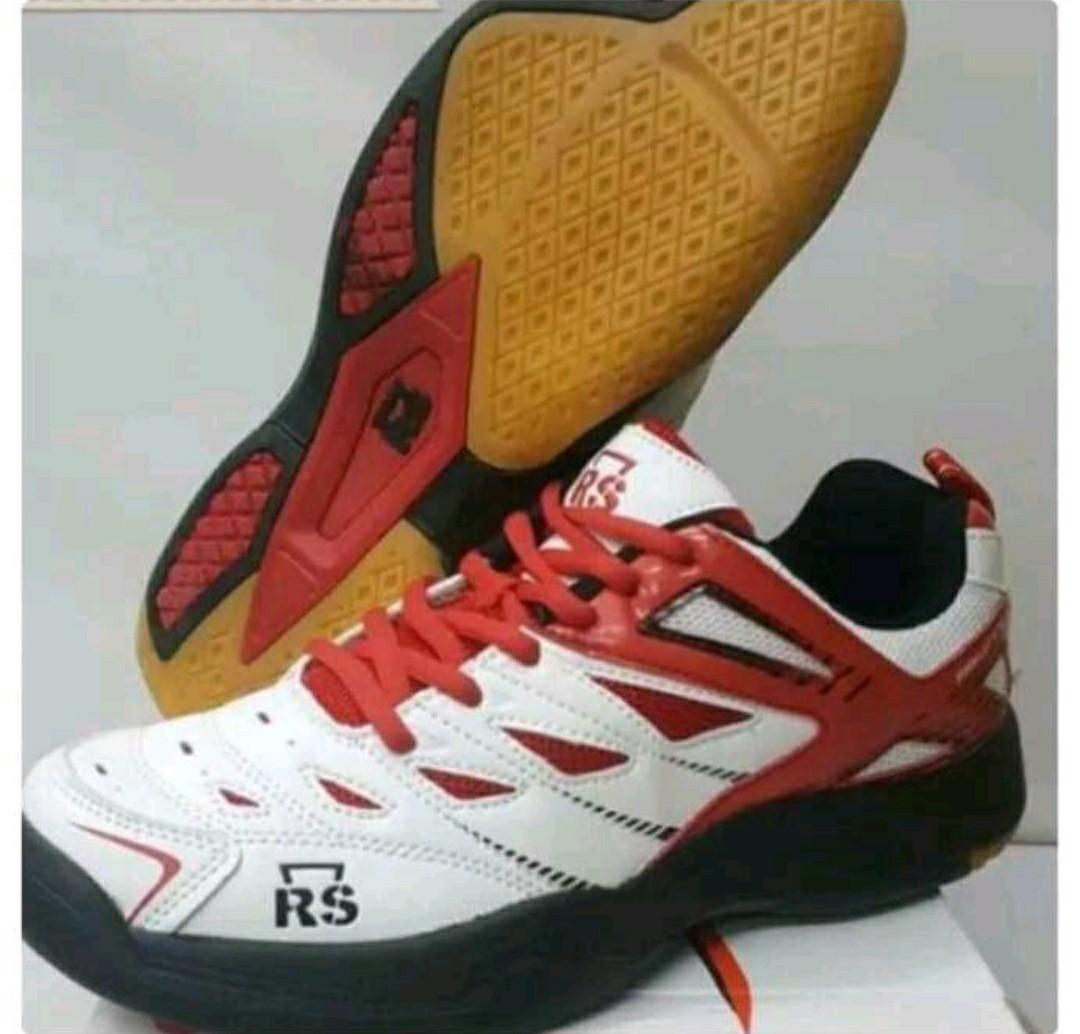 Sepatu Badminton Rs Sirkuit 572 Original Size 38 Men S Fashion Men S Footwear Sneakers On Carousell