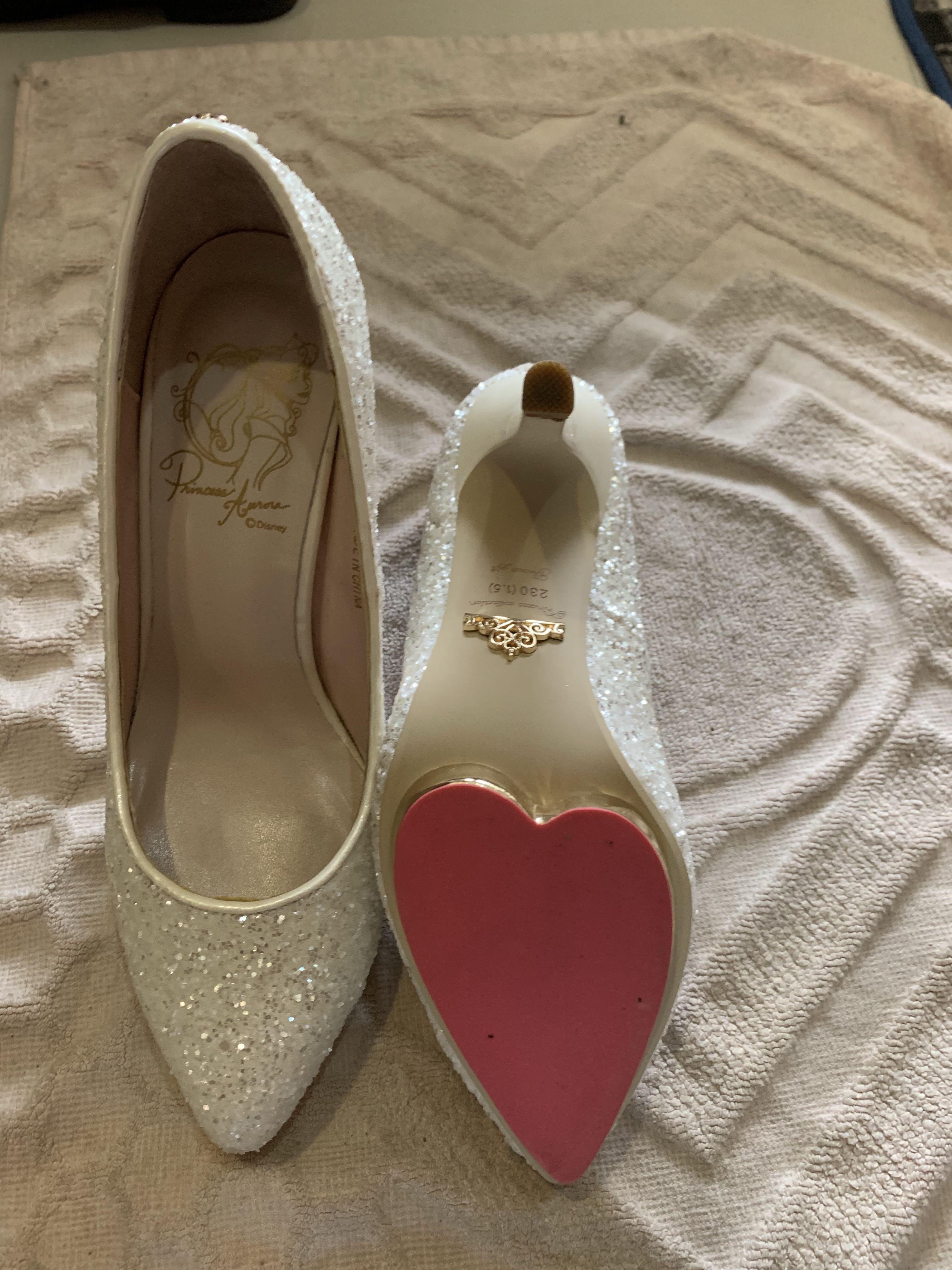 Sleeping beauty heart-shaped heels 