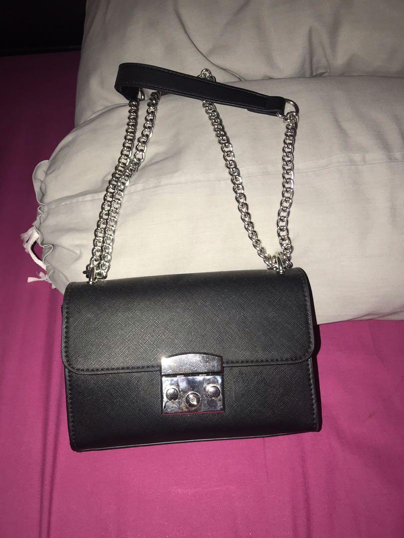 Sling hot sale bag stradivarius