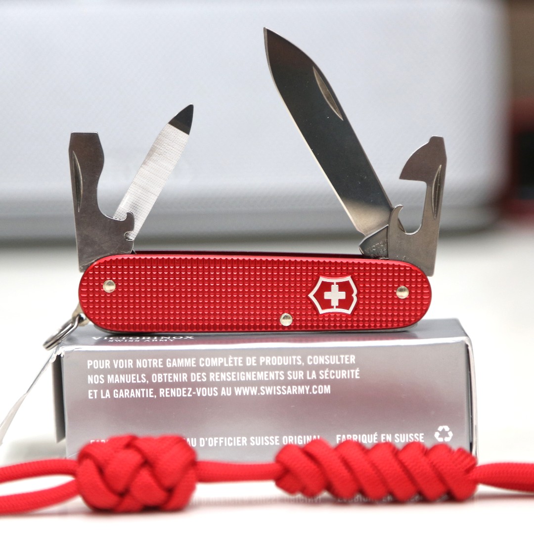 Victorinox farmer red store