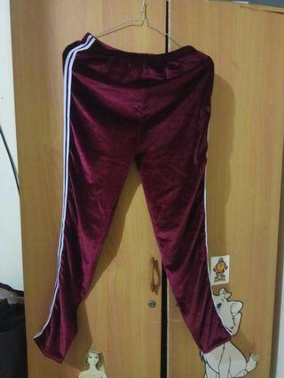 List pants maroon bludru