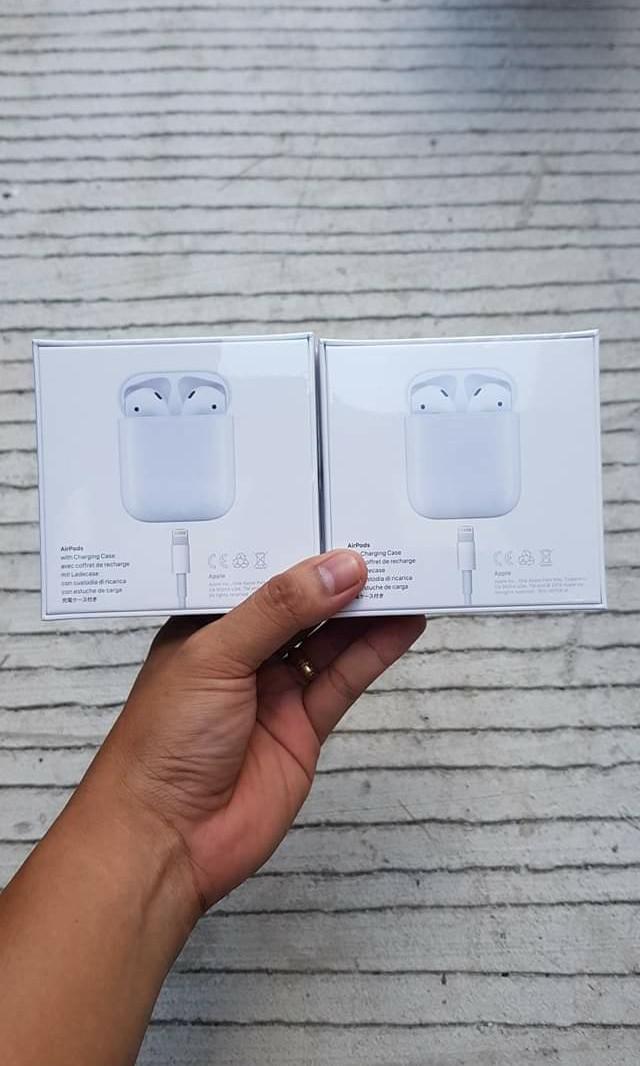APPLE AIRPODS (Category: Portable Audio Accessories) located in Manila. Submitted by Decca0310 (Listing ID 236281904, Image 2). Description: brand new 100% authentic.